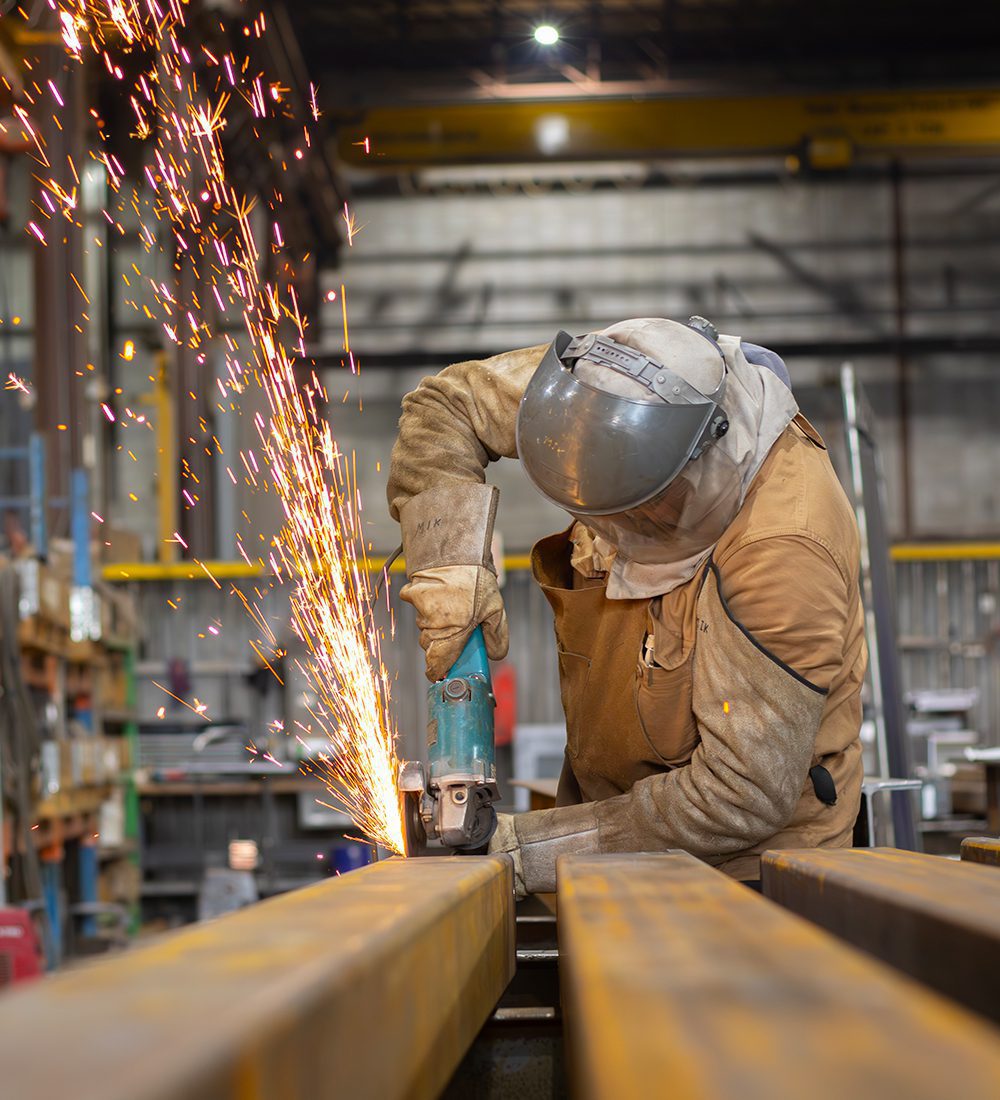 Travailleur manufacturier embauché par Equinox World